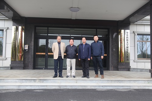熱烈歡迎中國風(fēng)機(jī)協(xié)會會長蘇永祥同志、長沙鼓風(fēng)機(jī)廠有限公司董事長劉潤山同志蒞臨我司考察指導(dǎo)工作